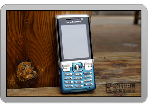 全能型三防手机 索尼爱立信C702冰点价 