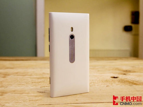 多彩机身时尚首选 Lumia 800惊爆低价 