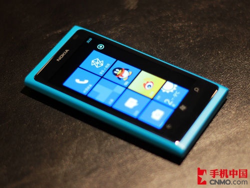 时尚外观WP7强机 Lumia 800持续低价 