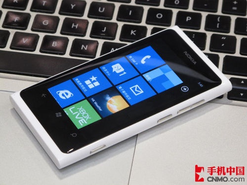 超低价WP7智能机 诺基亚Lumia 800热卖 