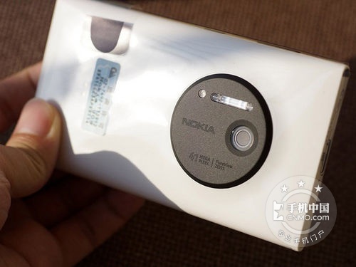 诺基亚Lumia 1020促销2699元 青岛报价 