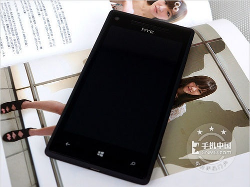 炫彩纯色时尚达人首选 HTC 8X再次暴跌 