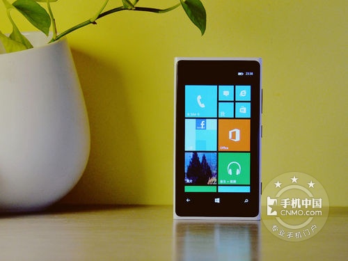 简单中蕴含净化 Lumia 920试玩WP8人脉 