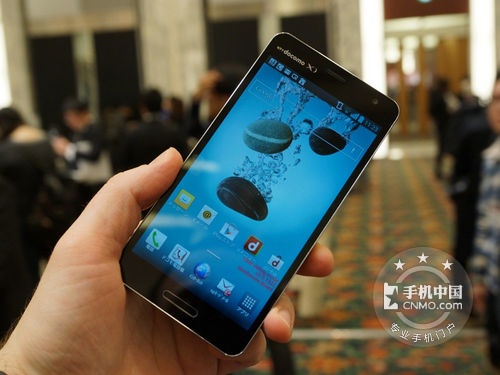 超薄大屏拍照手机 LG F240深圳价格600元 