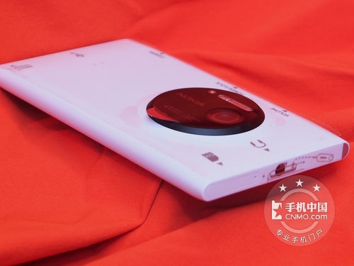拍照神器 诺基亚Lumia 1020报价2699元 