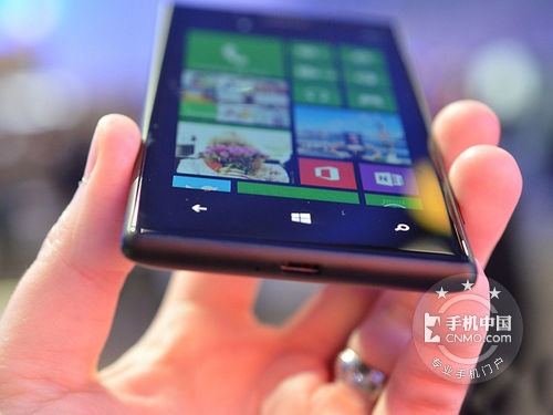 f/1.9超大光圈 Lumia 720港版月底开卖 