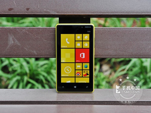 骁龙S4处理器 欧版Lumia 820怒破2000 