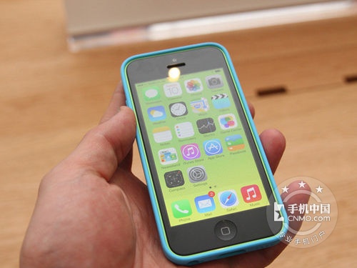 首批多彩苹果 苹果iPhone5C热卖2400元 