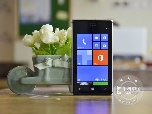 绚丽超值 诺基亚Lumia 925报价1850元 