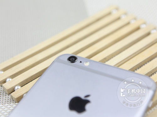 新系統(tǒng)新功能 蘋(píng)果iPhone 6 Plus熱銷(xiāo) 