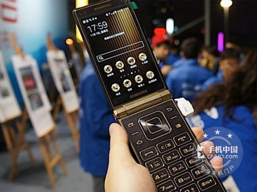 高端旗舰商务手机 三星W2015正式开售 