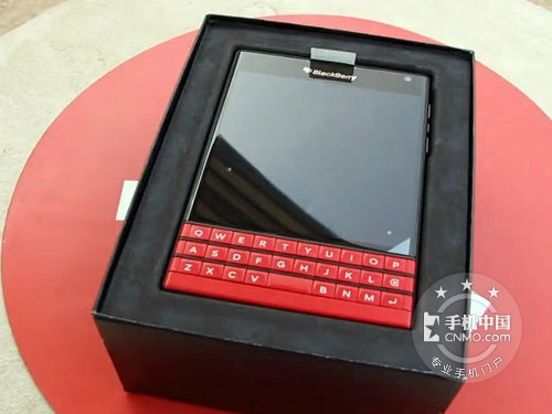 全键盘经典再现 黑莓Q30深圳降至1500元 