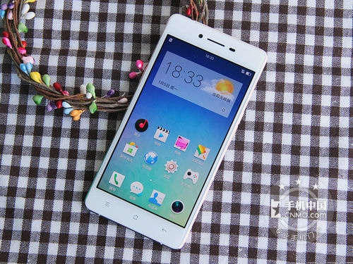 自拍有美顏更任性 OPPO R7售價(jià)2398元 