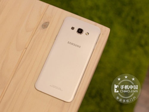 超薄时尚手机 三星GALAXY A8报2680元 