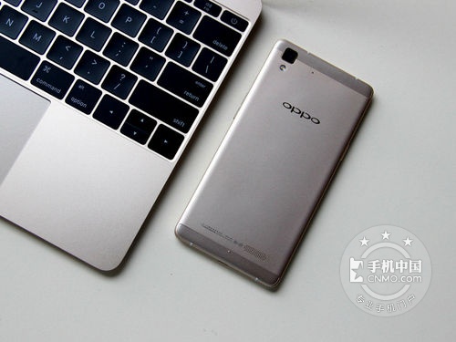 时尚靓丽机型 oppo r7现货售价2599元