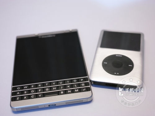 四核大屏手机 黑莓护照二代价格3600元 