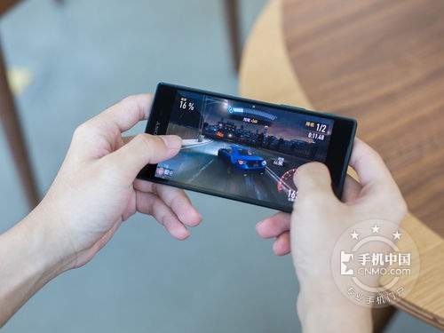 精美拍照智能机 索尼Z5深圳售价2480元 
