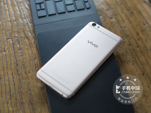 高屏占比时尚手机 VIVO X7最新报价2400元 