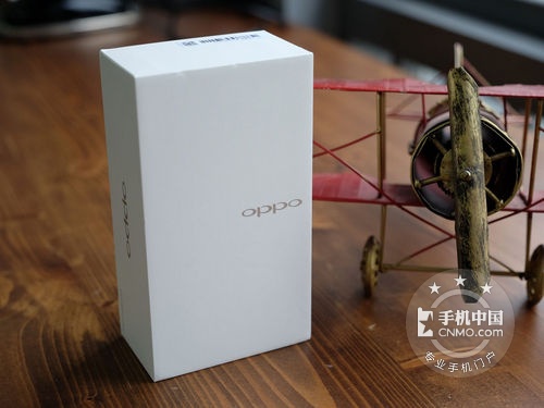 全金属音乐手机 OPPO R9深圳报价1880元 