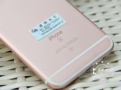 武漢iPhone6s售價(jià)再跌 學(xué)生現(xiàn)場(chǎng)驗(yàn)貨分期購(gòu) 