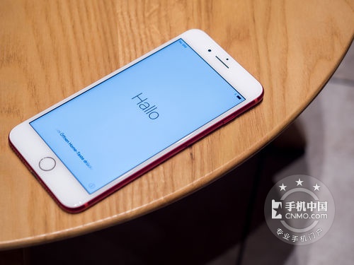 骚气中国红 苹果7 Plus国行版仅售6580元 