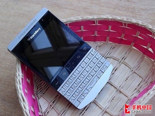 奢侈品手机 黑莓P9981港版售11500元 
