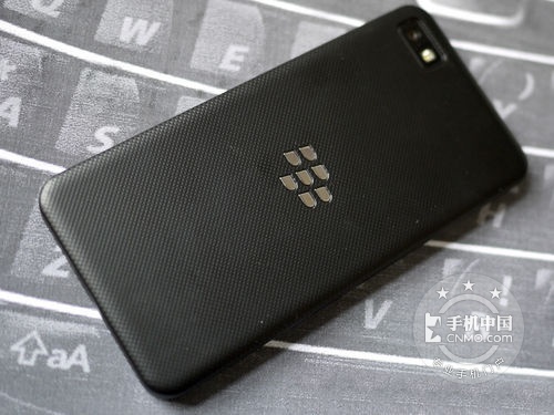 智能触控手机 黑莓Z10价格仅售1300元 