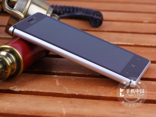 简约设计 诺基亚925高清手机价格580元 