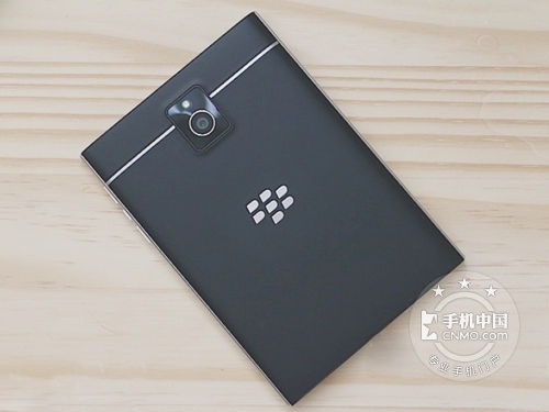 最具个性化手机 黑莓Passport售3250元 